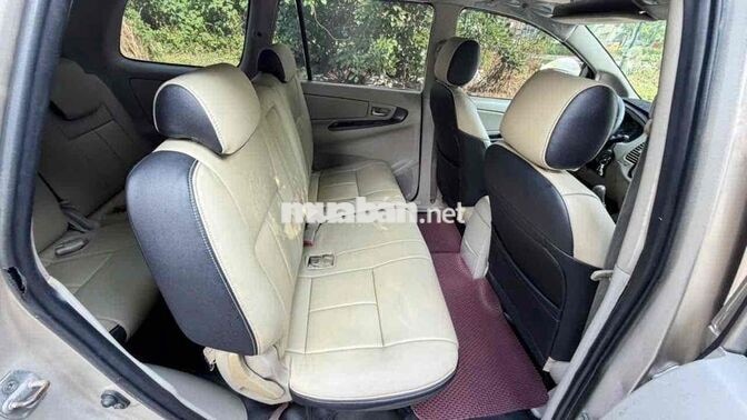 Toyota Innova 2014 E 7 chỗ Vàng cát