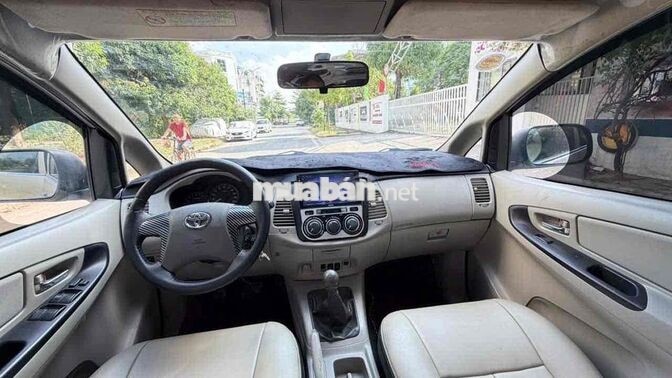 Toyota Innova 2014 E 7 chỗ Vàng cát