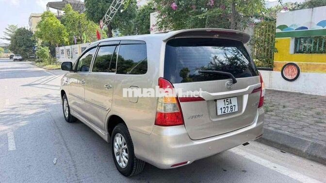 Toyota Innova 2014 E 7 chỗ Vàng cát