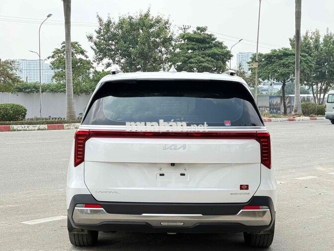 KIA Carnival 2025 2.2D Signature 4 vạn km
