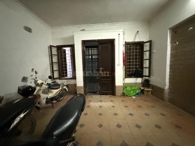 Bán nhà Nguyễn Phúc Lai sát phố vị trí đẹp, Dt 60m2, 5t, mt 5m, 28 tỷ.