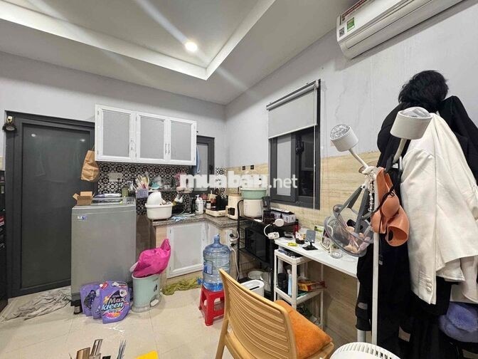 Trống lại studio cửa sổ full nội thất ngay trung tâm Quận 7