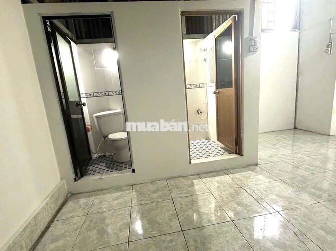 Chính chủ cho thuê nhà có sân vườn nhỏ ngay bình thạnh