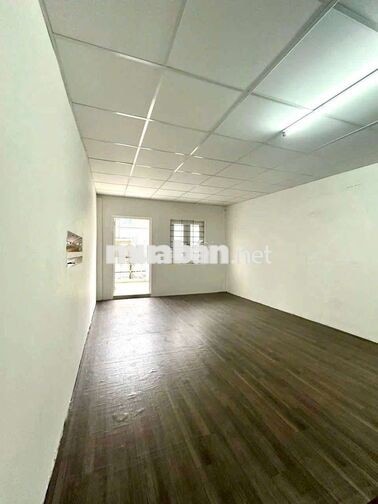Chính chủ cho thuê nhà có sân vườn nhỏ ngay bình thạnh