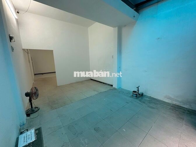 Cho thuê MBKD tầng trệt đường Nguyễn Tri Phương P9 Quận 10.