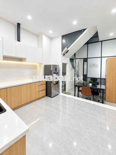 PHÒNG TRỌ QUẬN 7 – FULL NỘI THẤT, CÓ SÂN SAU