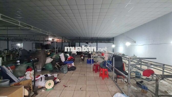 cần cho thuê kho xưởng  gần QL 1A .DT 900m có gác lửng giá 60 triệu TL