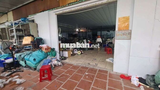 cần cho thuê kho xưởng  gần QL 1A .DT 900m có gác lửng giá 60 triệu TL