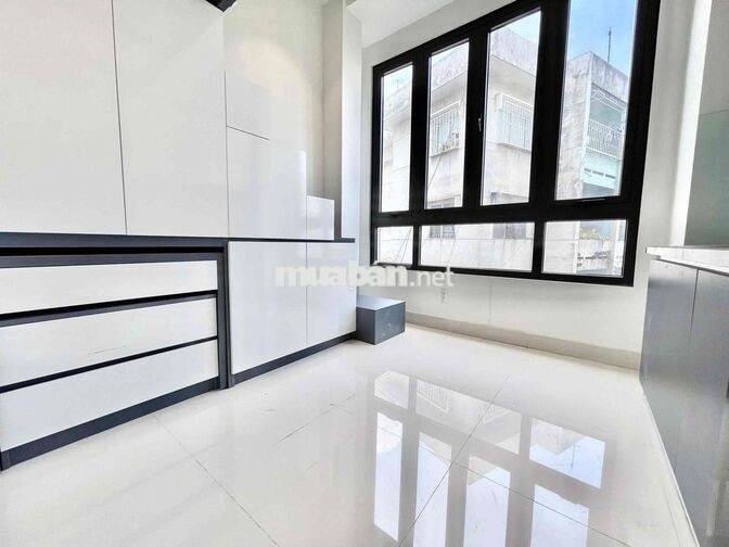 DUPLEX CỬA SỔ LỚN – TRUNG TÂM QUẬN 1 ✨  • Thiết kế: Dạng Duplex gác