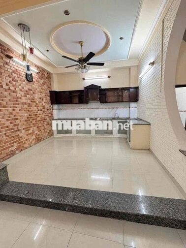 Nhà nguyên căn Thích Quảng Đức, 5x 10m, 3 tầng, 4pn/4wc, chỉ 18,9tr bl
