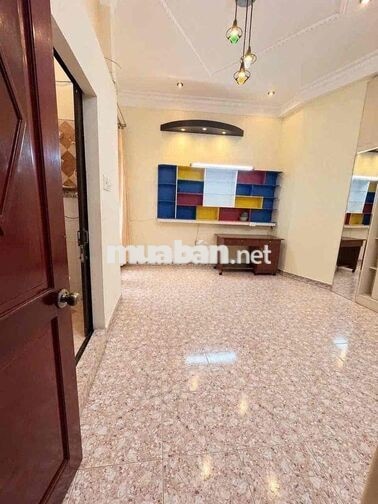 Nhà nguyên căn Thích Quảng Đức, 5x 10m, 3 tầng, 4pn/4wc, chỉ 18,9tr bl