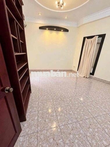 Nhà nguyên căn Thích Quảng Đức, 5x 10m, 3 tầng, 4pn/4wc, chỉ 18,9tr bl
