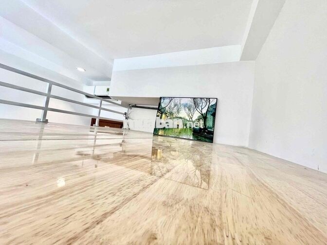 DUPLEX CỬA SỔ LỚN – TRUNG TÂM QUẬN 1 ✨  • Thiết kế: Dạng Duplex gác