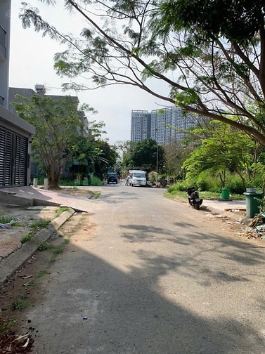 Bán gấp nhà phố KDC 13E Intreco nằm sau trường Đại học Văn hiến. 5x20 