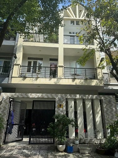 Bán gấp nhà phố KDC 13E Intreco nằm sau trường Đại học Văn hiến. 5x20 