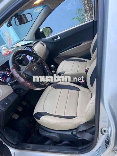 HYUNDAI GRAND I10 SỐ SÀN 5 CHỖ MÀU BẠC