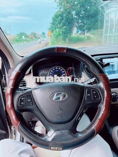 HYUNDAI GRAND I10 SỐ SÀN 5 CHỖ MÀU BẠC