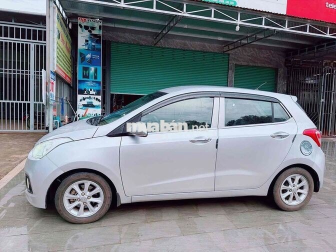 HYUNDAI GRAND I10 SỐ SÀN 5 CHỖ MÀU BẠC