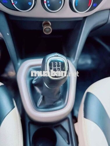 HYUNDAI GRAND I10 SỐ SÀN 5 CHỖ MÀU BẠC