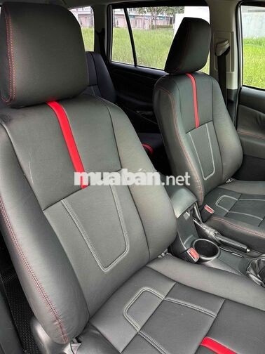 Toyota Innova 2017 2.0E Bạc 7 chỗ Số sàn