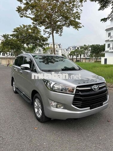 Toyota Innova 2017 2.0E Bạc 7 chỗ Số sàn