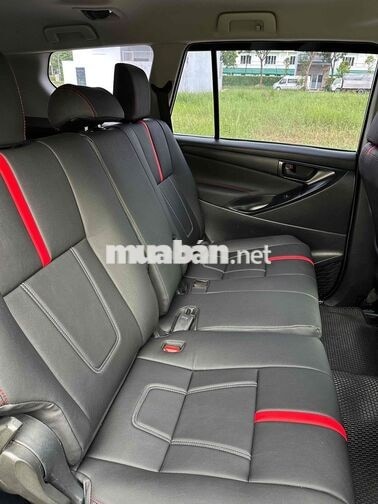 Toyota Innova 2017 2.0E Bạc 7 chỗ Số sàn