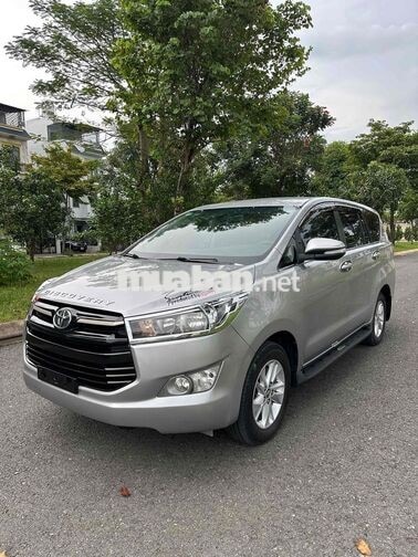 Toyota Innova 2017 2.0E Bạc 7 chỗ Số sàn
