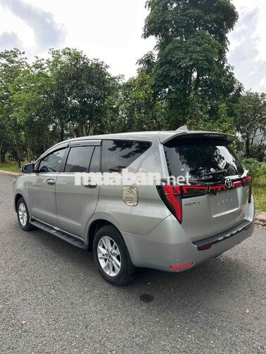 Toyota Innova 2017 2.0E Bạc 7 chỗ Số sàn