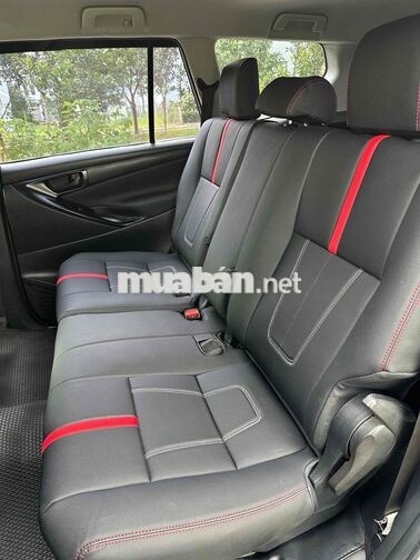 Toyota Innova 2017 2.0E Bạc 7 chỗ Số sàn