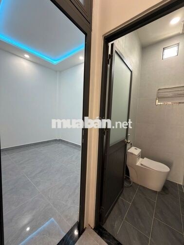 nhà SỔ HỒNG RIÊNG GIÁP HÓC MÔN vay BANK được 850 TRIỆU 5x15 lầu 3pn3wc