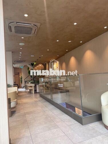 Quán cafe - trà sữa góc 2MT 162 Ký Con, Q1. Dt: 20x5m, Kc: trệt 3 lầu