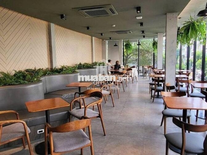 Quán cafe - trà sữa góc 2MT 162 Ký Con, Q1. Dt: 20x5m, Kc: trệt 3 lầu
