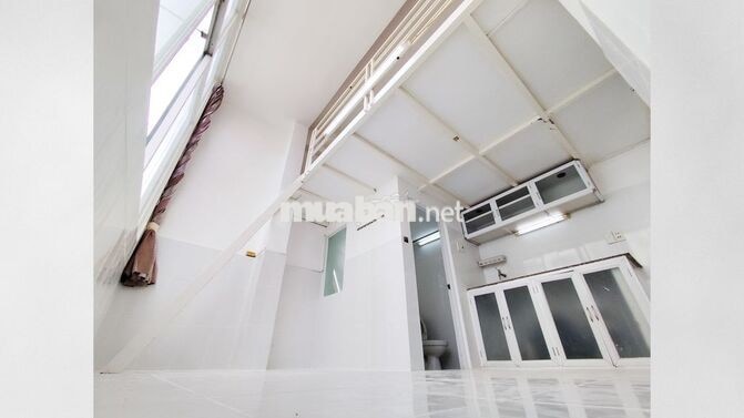 BAN CÔNG, 𝐆Á𝐂 𝐋Ẫ𝐍, ĐẦU DÃY, ĐIỀU HÒA,CỬA 𝐕𝐈𝐄𝐖 thành phố |🏘️trọ Anh Vinh