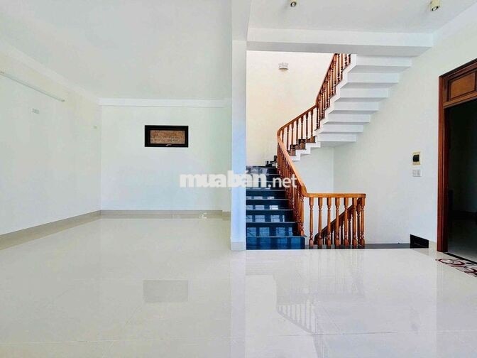 📍Cho thu.ê nhà 3 tầng kiệt oto đường nhựa 5m 2/9 - ( ngang 6m8 )
