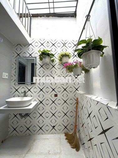 Cần cho thuê nhà HXH 132/3A Vườn Chuối P.4 Q.3 thông ra Điện Biên Phủ