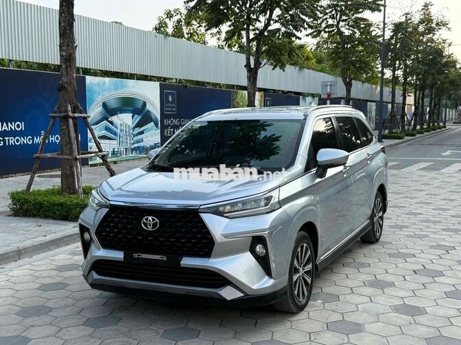 Toyota Veloz 2022 CVT Bạc 7 chỗ