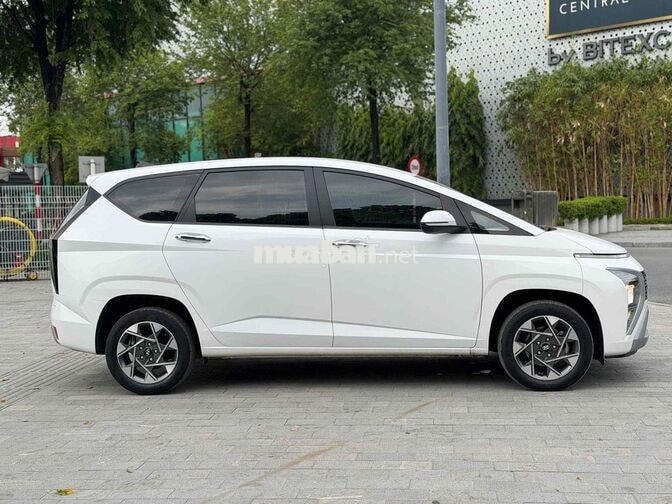 Hyundai Stargazer 2022 1.5 Đặc Biệt bao zin .chêch