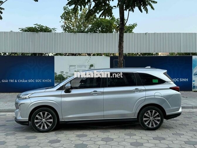 Toyota Veloz 2022 CVT Bạc 7 chỗ