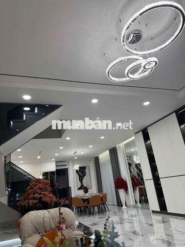 Cho thuê biệt thự Nhà Bè, nội thất sang trọng, nhà cực đẹp