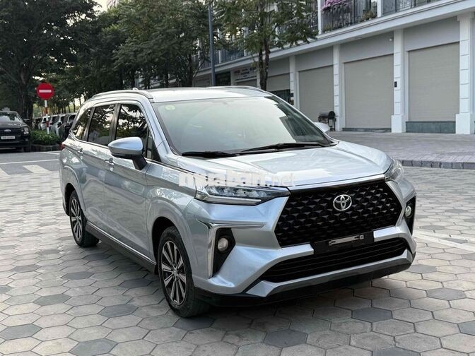 Toyota Veloz 2022 CVT Bạc 7 chỗ