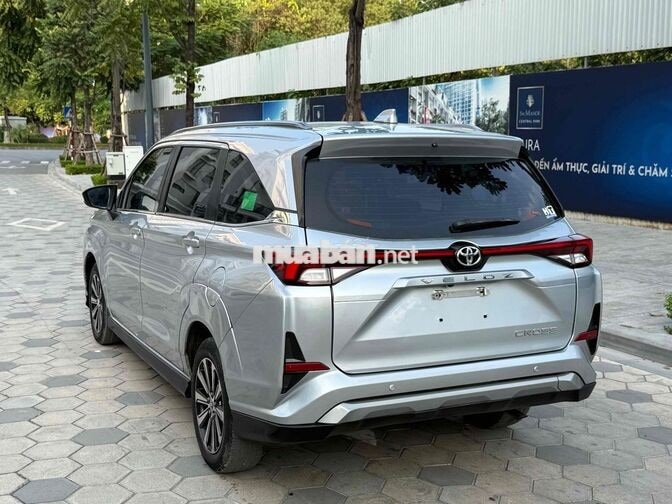 Toyota Veloz 2022 CVT Bạc 7 chỗ