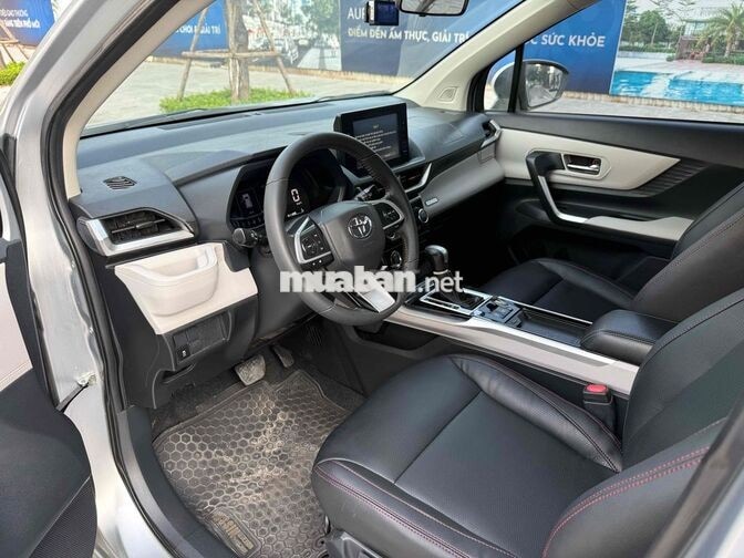 Toyota Veloz 2022 CVT Bạc 7 chỗ