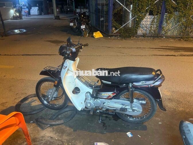 Honda Super Dream Đen trắng