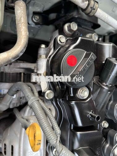 Toyota Veloz 2022 CVT Bạc 7 chỗ