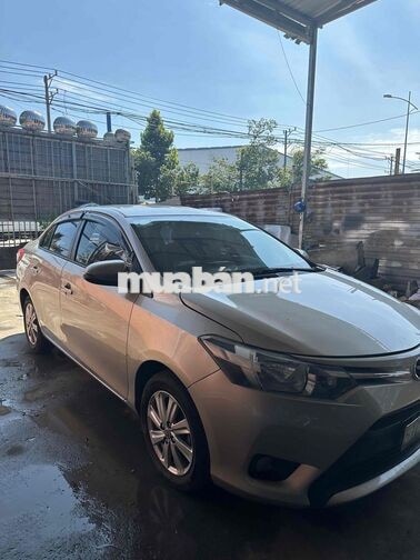 Toyota Vios E 5 chỗ Số sàn màu vàng cát