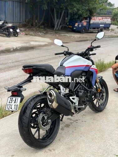 Honda CB300R 2011 11.000 km trắng đỏ xanh