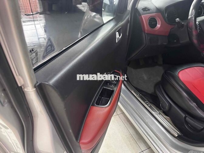 Hyundai Grand i10 1.2 Bạc 5 chỗ Số sàn