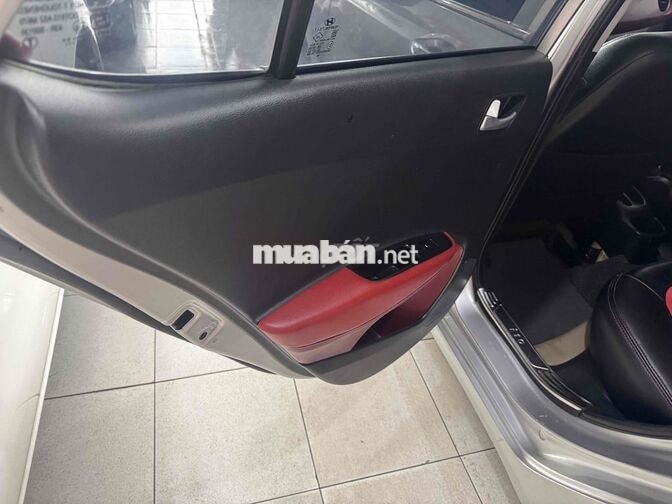 Hyundai Grand i10 1.2 Bạc 5 chỗ Số sàn