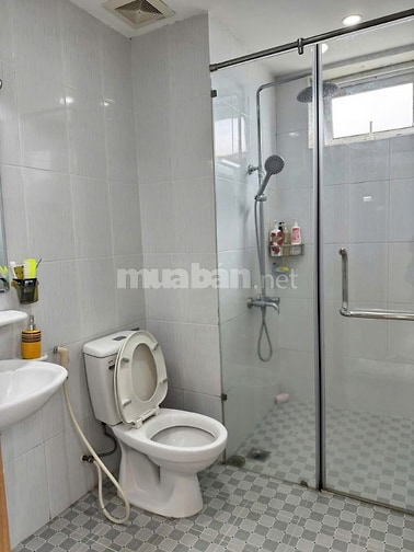 Chung cư 590, CMT8- Nhiêu Lộc (Q3 cũ) căn 3p ngủ, nội thất giá 16tr/th