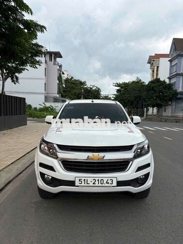 Chevrolet Trailblazer LT 7 chỗ trắng